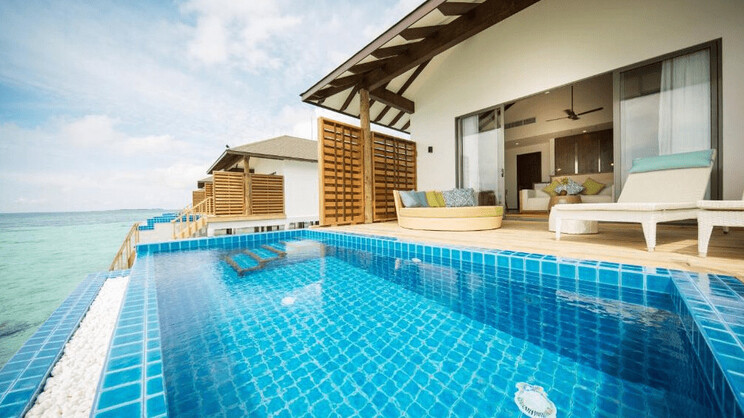  Water Bungalow with Pool 